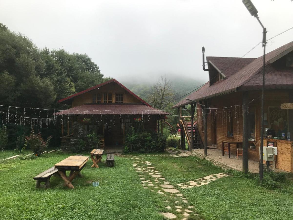 Casutele Doftanei Apartment Teşila Екстериор снимка